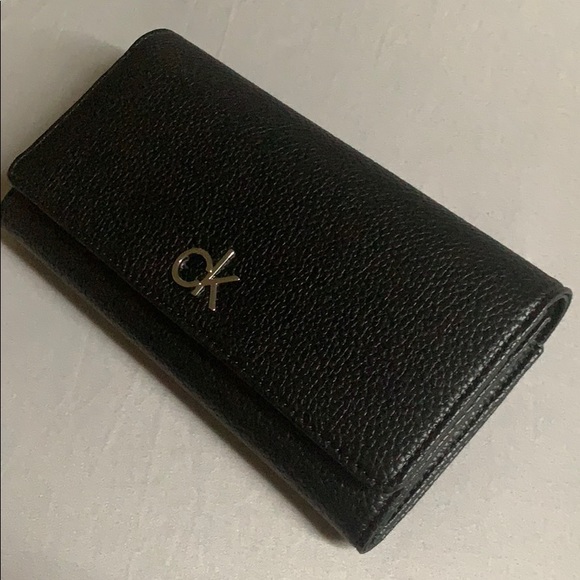 Calvin Klein Accessories - NWT Calvin Klein Women’s Envelope Wallet